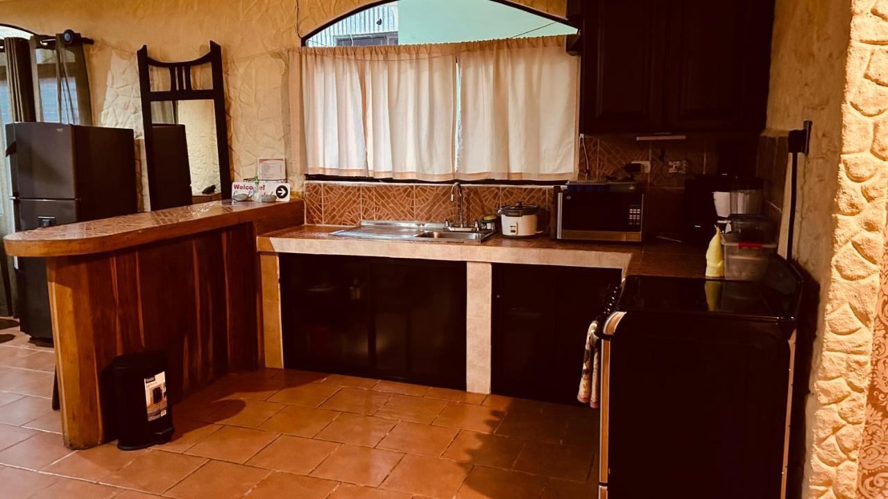 Casa Encantada Offers You Two-Bedroom House, 1 Tiny Apartment & 3 Double Rooms Manuel Antonio Dış mekan fotoğraf