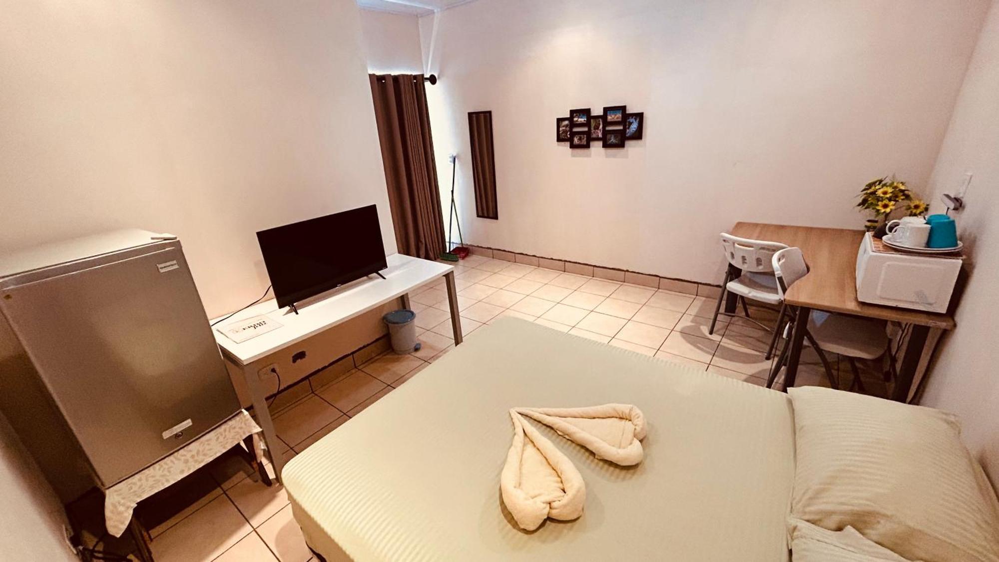 Casa Encantada Offers You Two-Bedroom House, 1 Tiny Apartment & 3 Double Rooms Manuel Antonio Dış mekan fotoğraf
